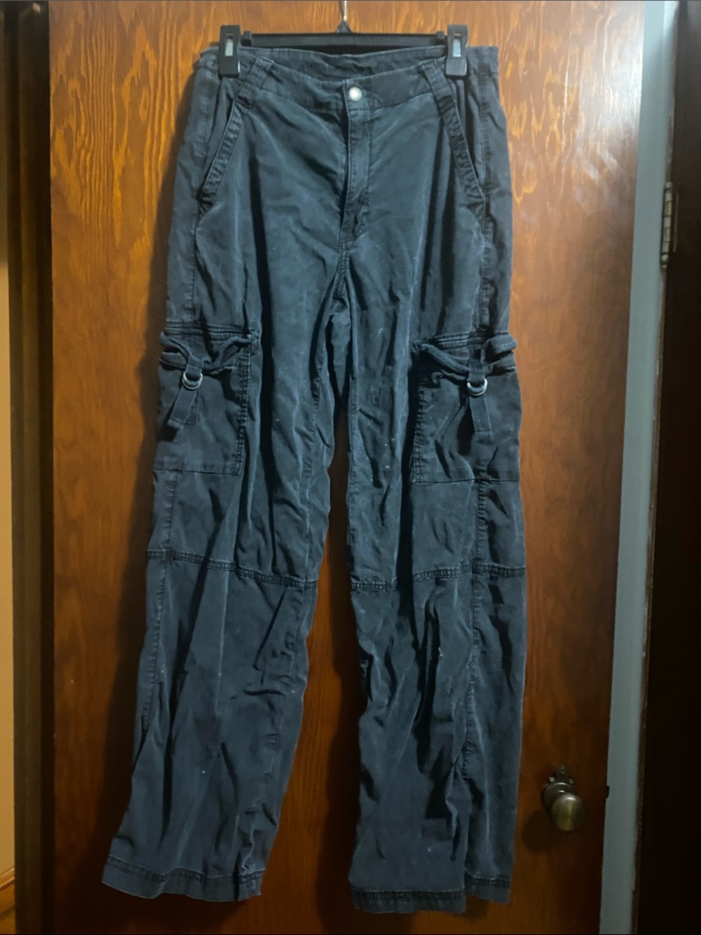 American Eagle Outfitters Black Cargo Pants with Side Buckle Detail Size 6 LONG
